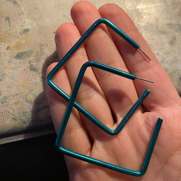 Vintage 1980s Green Abstract Square New Wave Wire Earrings - Picture 4 of 4